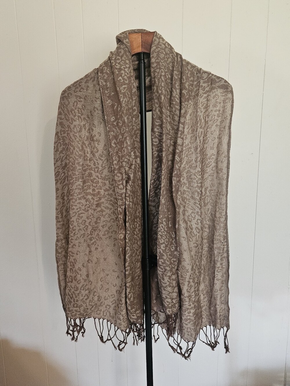 Women’s Lightweight Leopard Print Shawl Scarf in Brown